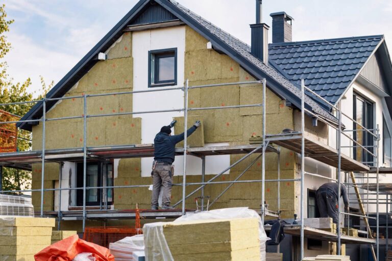 Isolation des murs par l&rsquo;extérieur : prix, aides et méthode